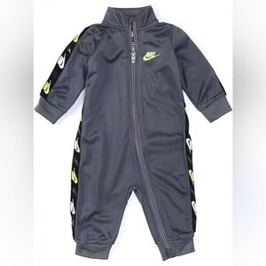 NIKE ⭐️newborn onesie